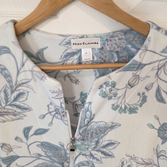 Miss Elaine Womens Nightgown Housecoat With Pockets - Blue and White Floral - Picture 2 of 10